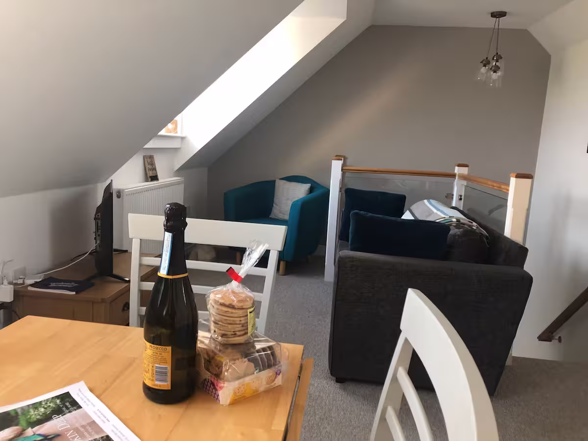 Sea Dream Lodge — bright, comfortable living room